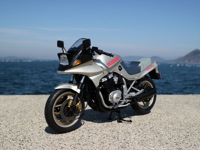 SUZUKI GSX750S4